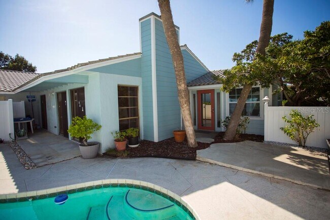 Building Photo - 17002 Dolphin Dr