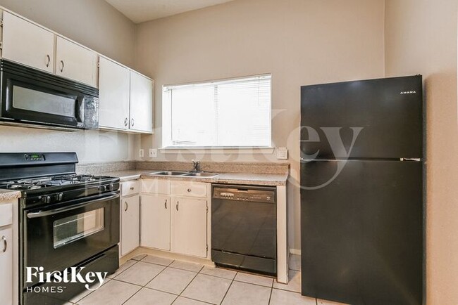 Foto del edificio - 2718 N Brompton Dr