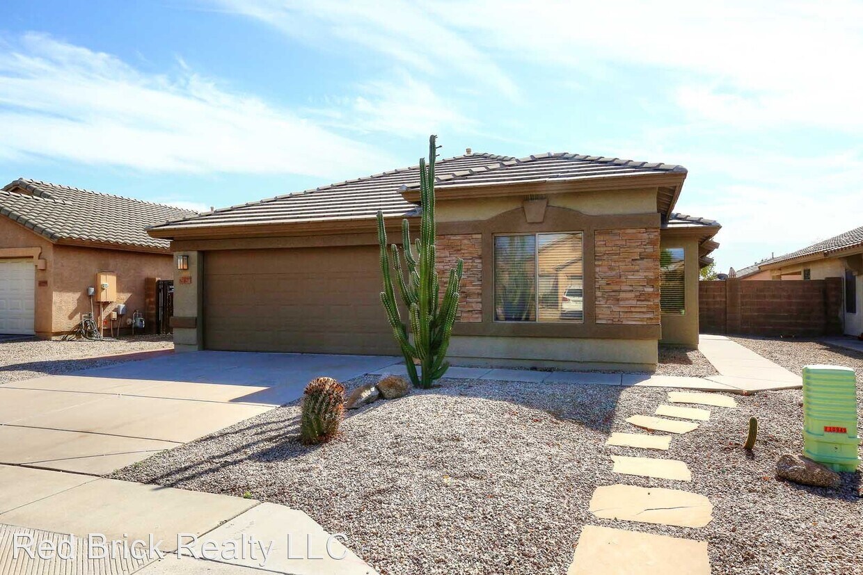 Foto principal - 3 br, 2 bath House - 10949 E Catalina Ave.