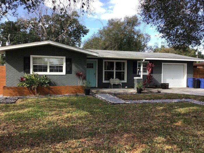 Primary Photo - 1247 Sabal Gardens Dr