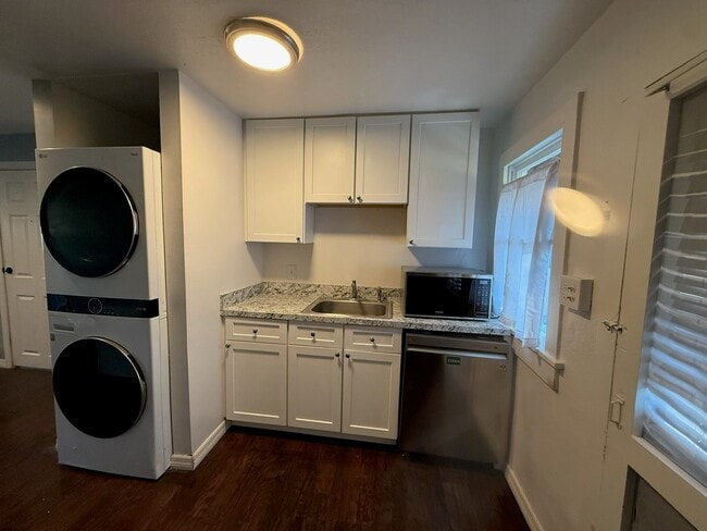 Building Photo - Broadway