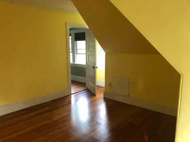 Building Photo - 98 Thorndike St