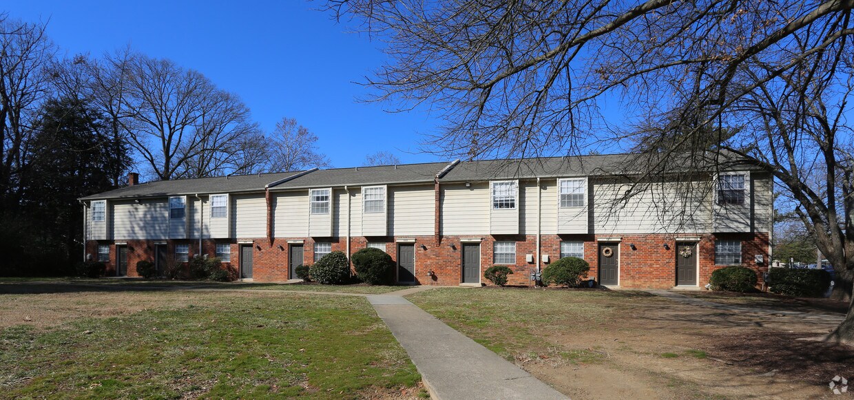 Courthouse Green Rentals in Chesterfield at 6417 Statute St