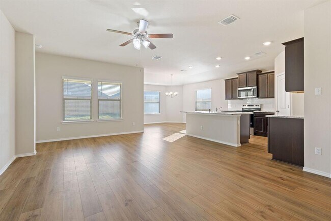 Building Photo - 112 Onna St