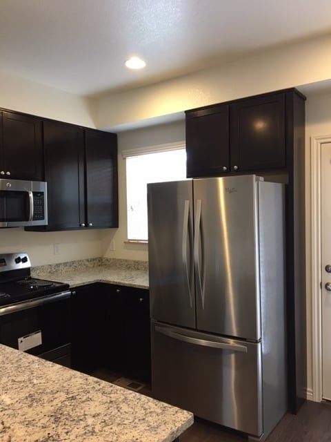 Building Photo - BEAUTIFUL 3 BED/3.5 BATH TOWNHOME