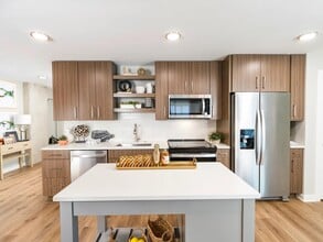 Building Photo - Modera LoSo