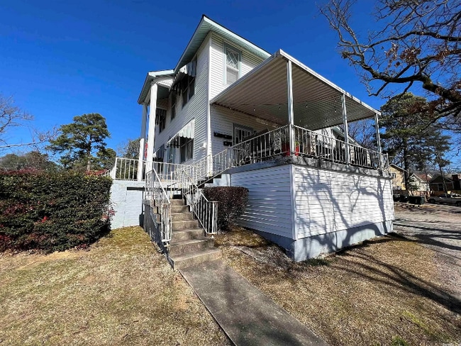 Building Photo - 1020 Kavanaugh Blvd