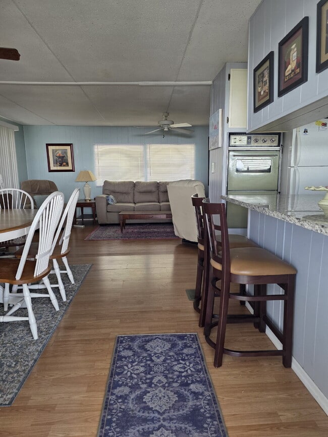Building Photo - Completely furnished Mobile Home in Tarpon...