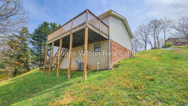 Building Photo - 213 Ridgewood Cir