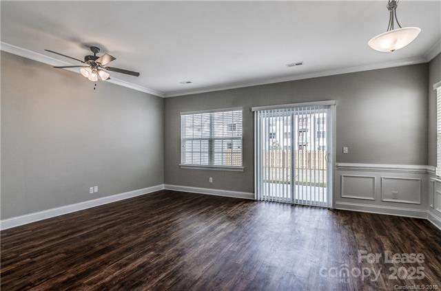 Foto del edificio - 362 Halton Crossing Dr SW