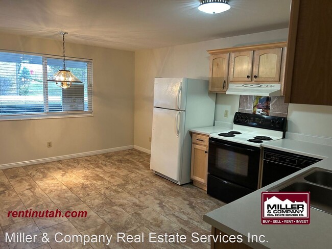 Building Photo - 2 br, 1 bath House - 4702 S 700 E #5