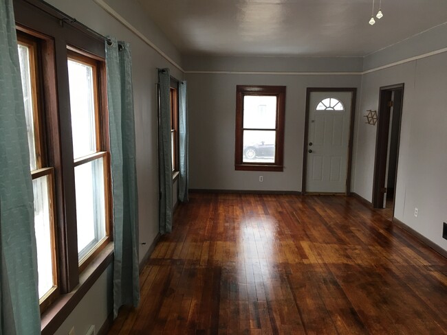 living / dining - 807 Main St