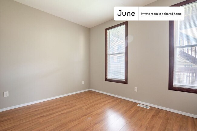 Foto del edificio - Room in Shared 4 bed/1 bath home