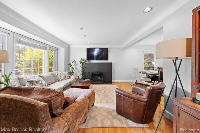 Building Photo - 758 Chester St