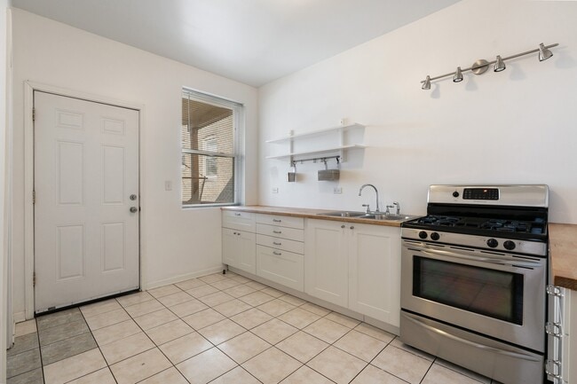 Building Photo - 4866 N Washtenaw Ave