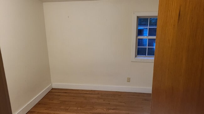 Building Photo - Main Down