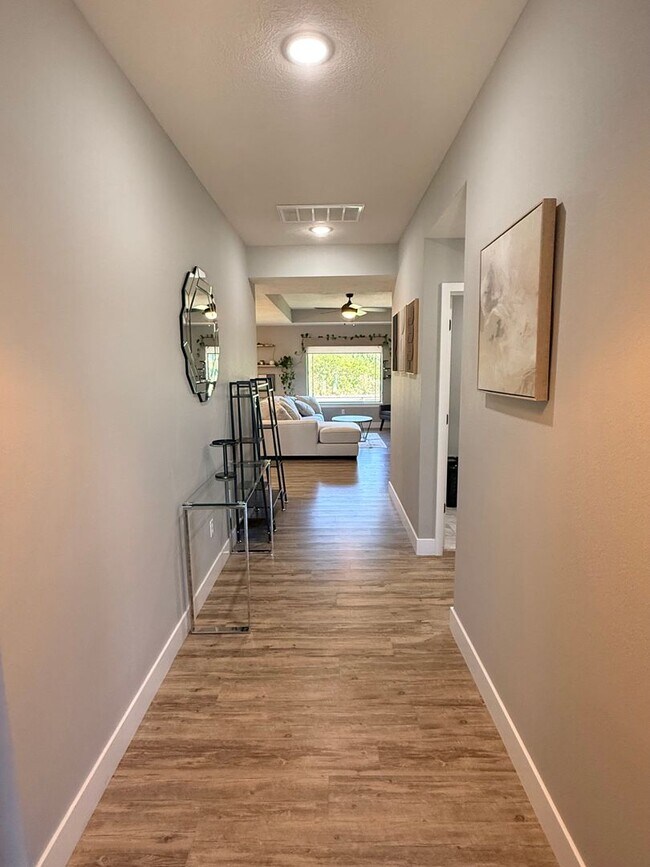 Foto del edificio - 604 N Eagle Park Dr