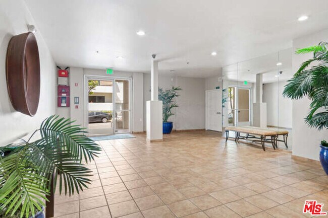 Foto del edificio - 10790 Rose Ave
