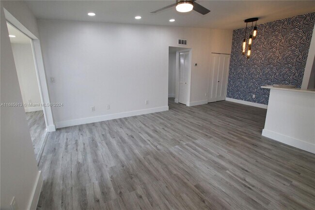 Building Photo - 9719 Hammocks Blvd