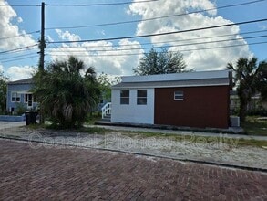 Building Photo - 606 Cross St