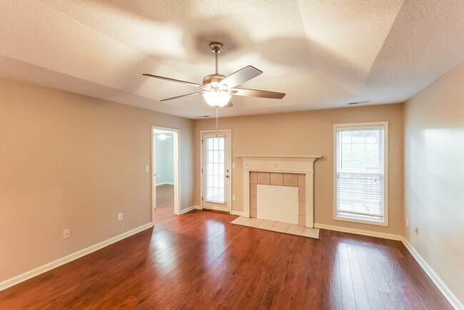 Building Photo - 112 Hayloft Ct