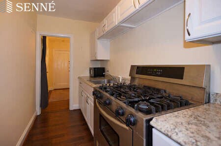 Building Photo - 395 Broadway