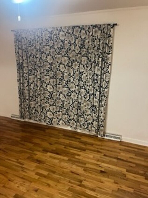 Foto principal - Now Leasing – 1013 N West, Nevada, MO