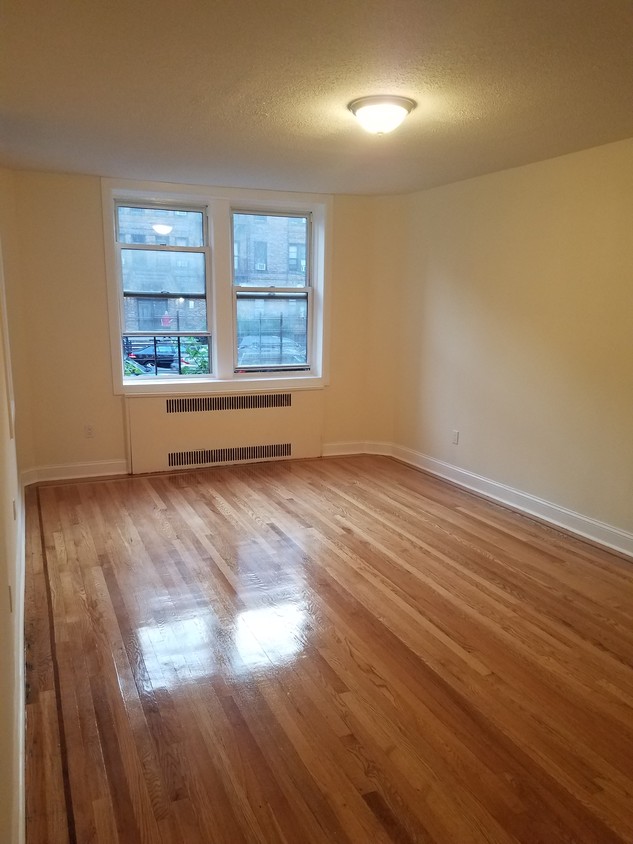 Primary Photo - 413 E 17th St