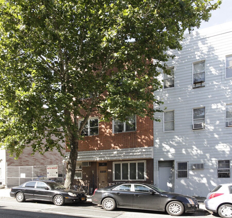 Primary Photo - 371 Manhattan Ave
