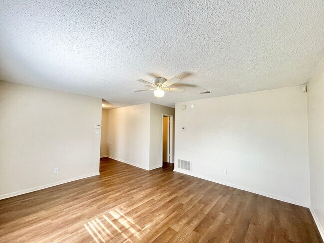 Foto del edificio - 624 Sunset Ln