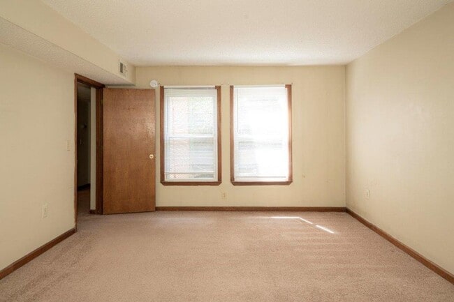 Building Photo - Deerfield Condominiums