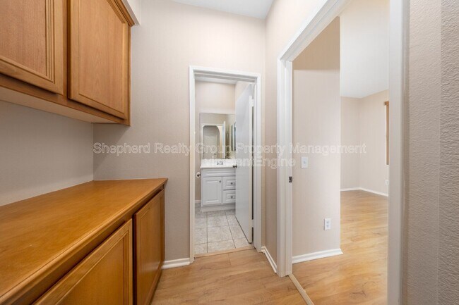 Building Photo - 2985 Breezy Meadow Cir