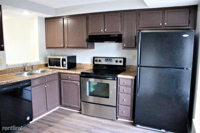 Building Photo - 2 br, 2.5 bath Townhome - 235 Water Oak Dr.