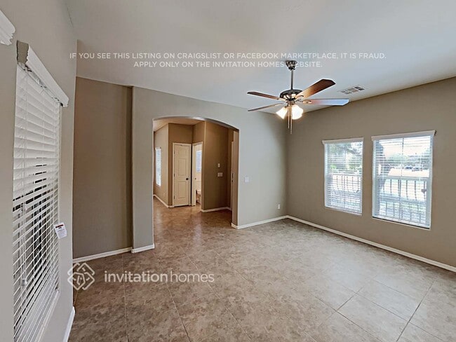 Foto del edificio - 17696 W Langer Ln