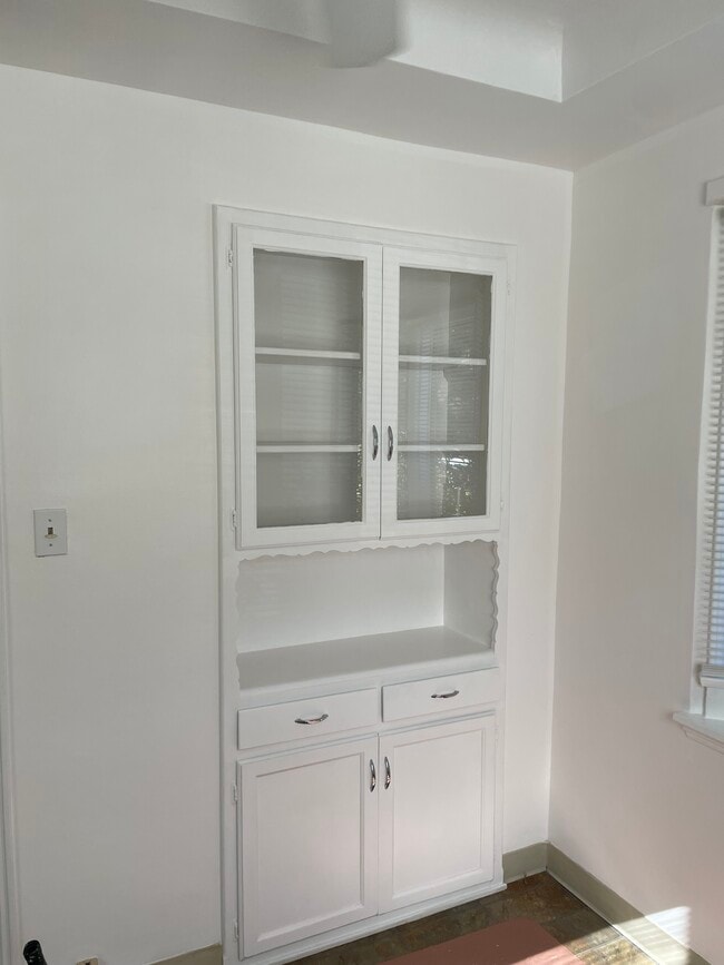 Dining area - 1343 Oak St