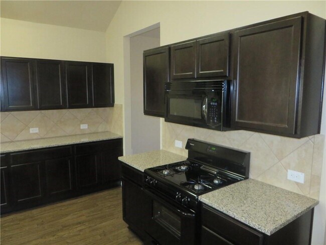 Building Photo - 220 Voss