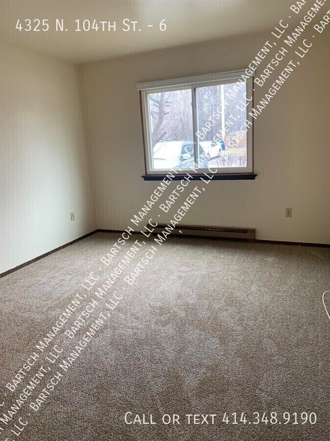 Foto del edificio - 4325 N 104th St