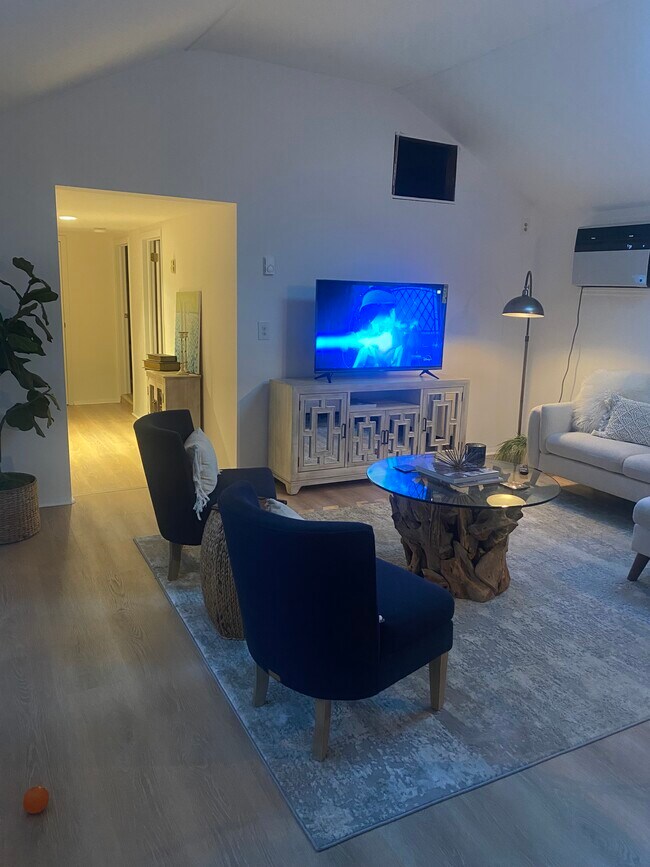 Foto del edificio - 115 10th Ave