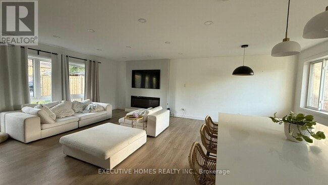 Building Photo - 1045 Beaufort Ave
