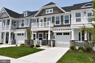 Building Photo - 215 Red Cedar Dr