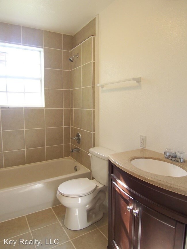 Building Photo - 2 br, 1 bath House - 313 Smith