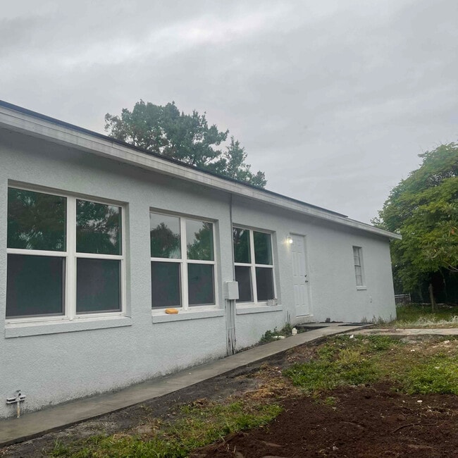 Building Photo - 1457 E Orlando Rd