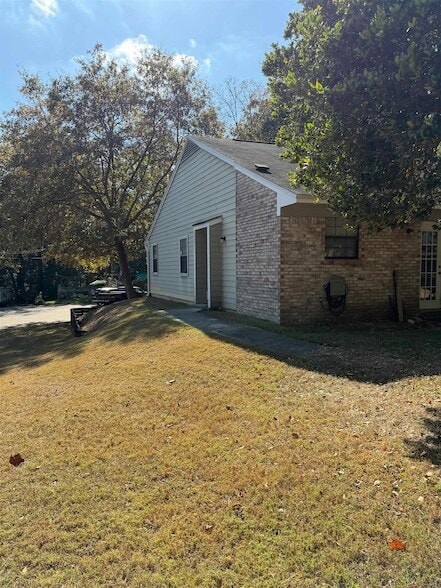 Photo - 1591 Misty Garden Way House