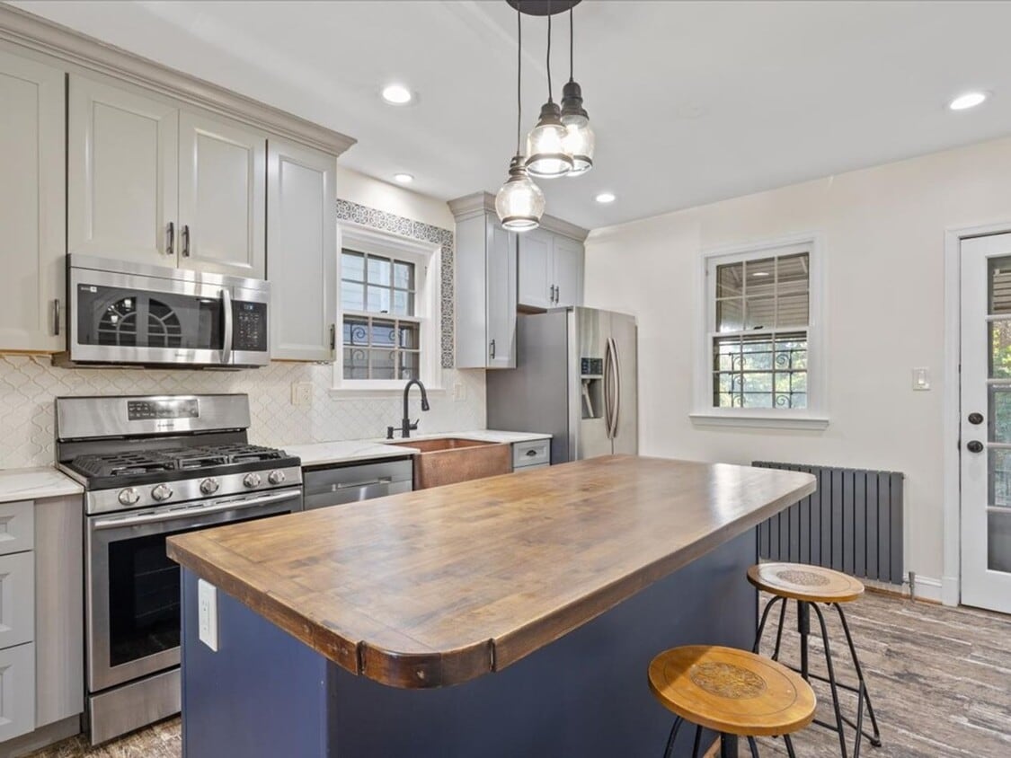 Primary Photo - Vintage home with Modern finishes and fenc...