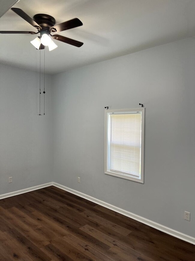 Building Photo - 1264 Kenton St