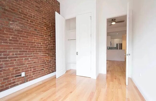 Building Photo - 319 Lincoln Pl