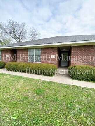 Building Photo - 202 E Hinton St
