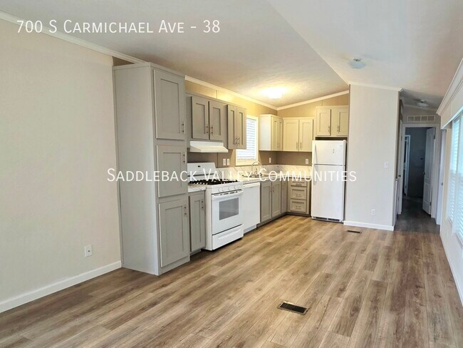 Building Photo - 700 S Carmichael Ave