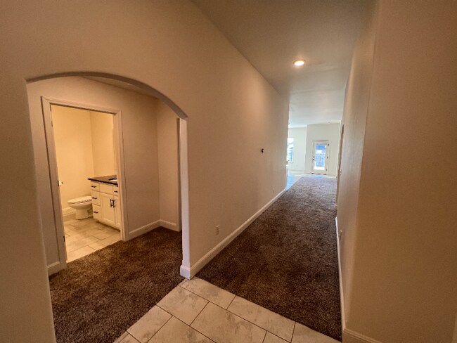Foto del edificio - 1019 Lakeview Dr.
