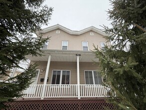 Building Photo - 508 N State St